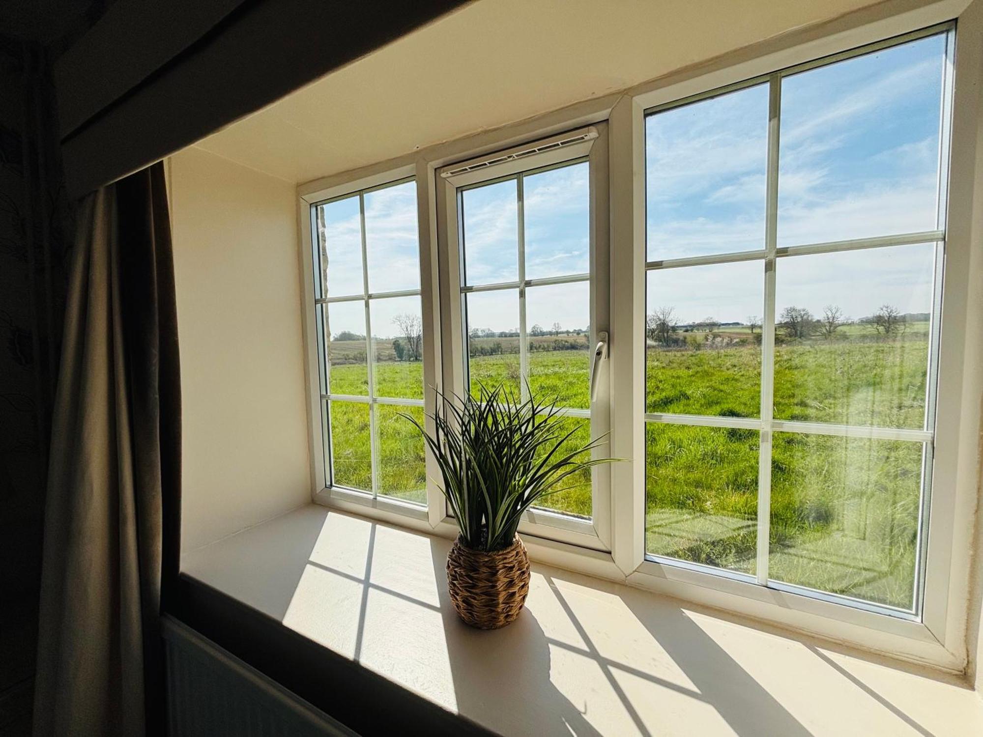 The Sibson Inn Hotel Water Newton Esterno foto